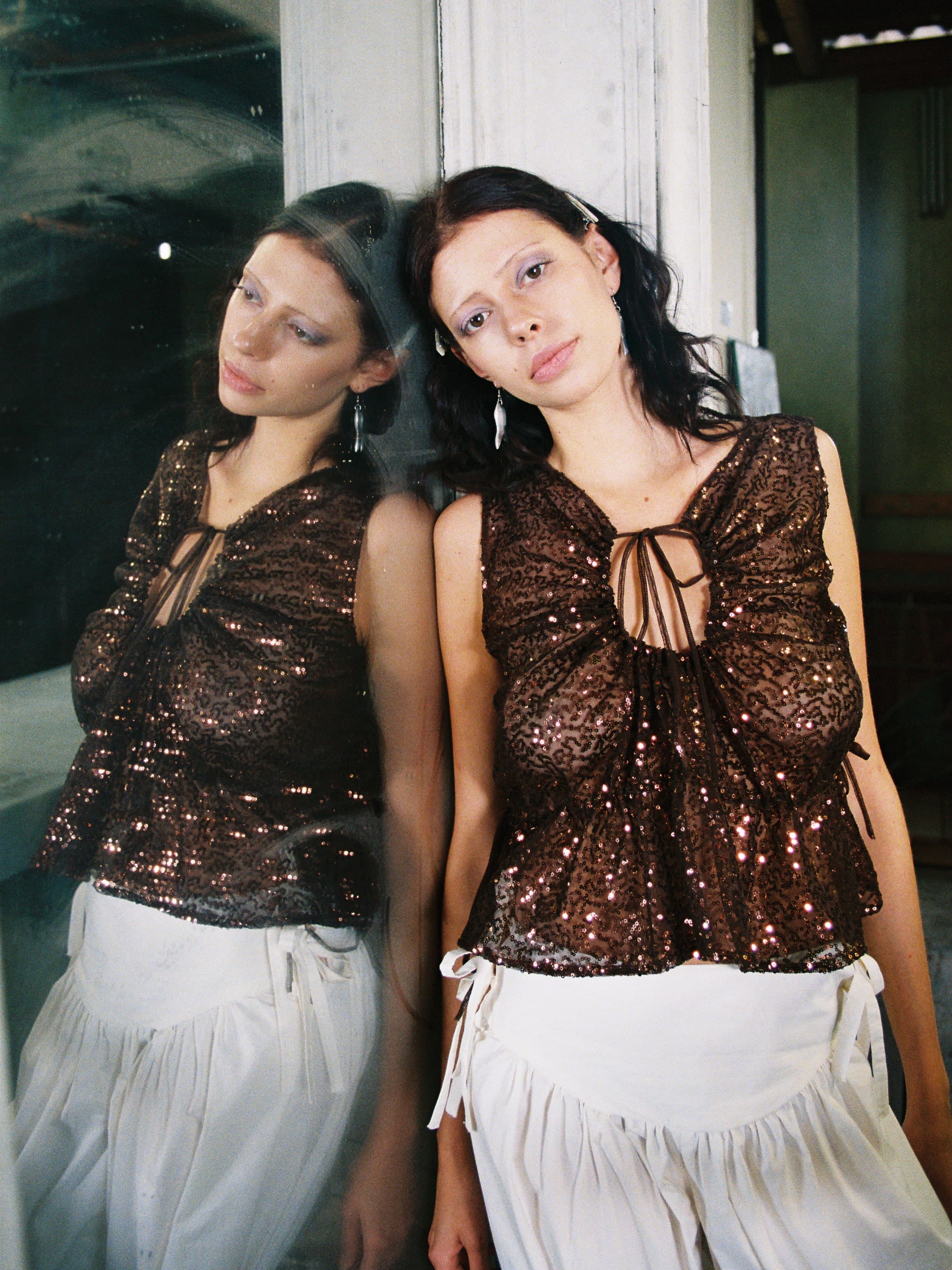 Alltagsromantik Editorial mit fliederfarbenem Make-up von Emilia Peppel